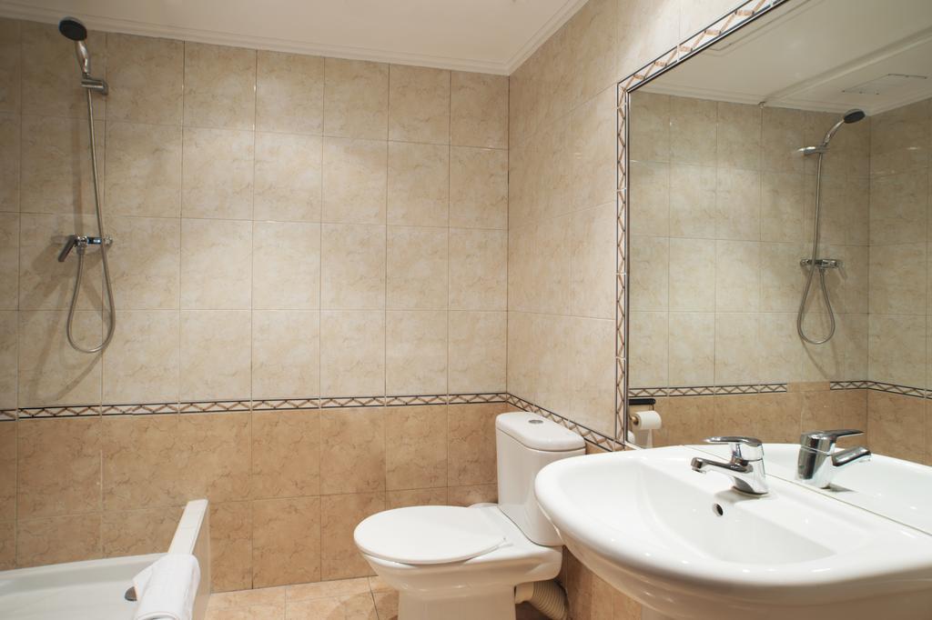 Fira Guest House Barcelona Exterior photo