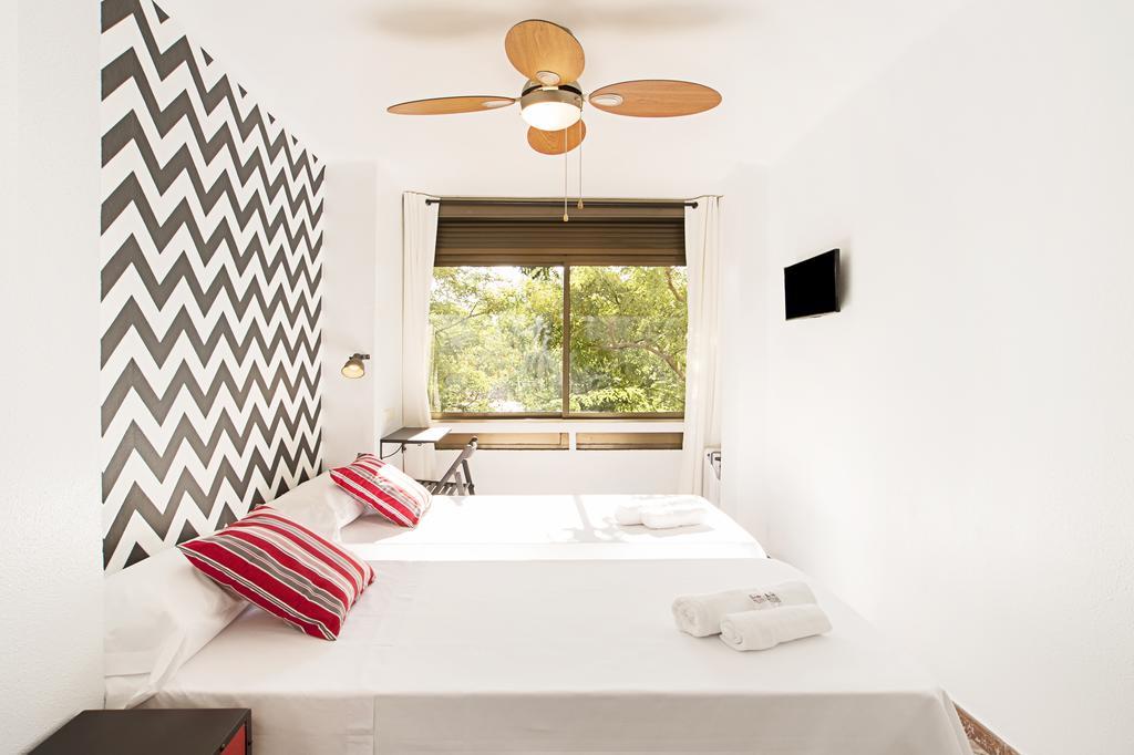 Fira Guest House Barcelona Exterior photo